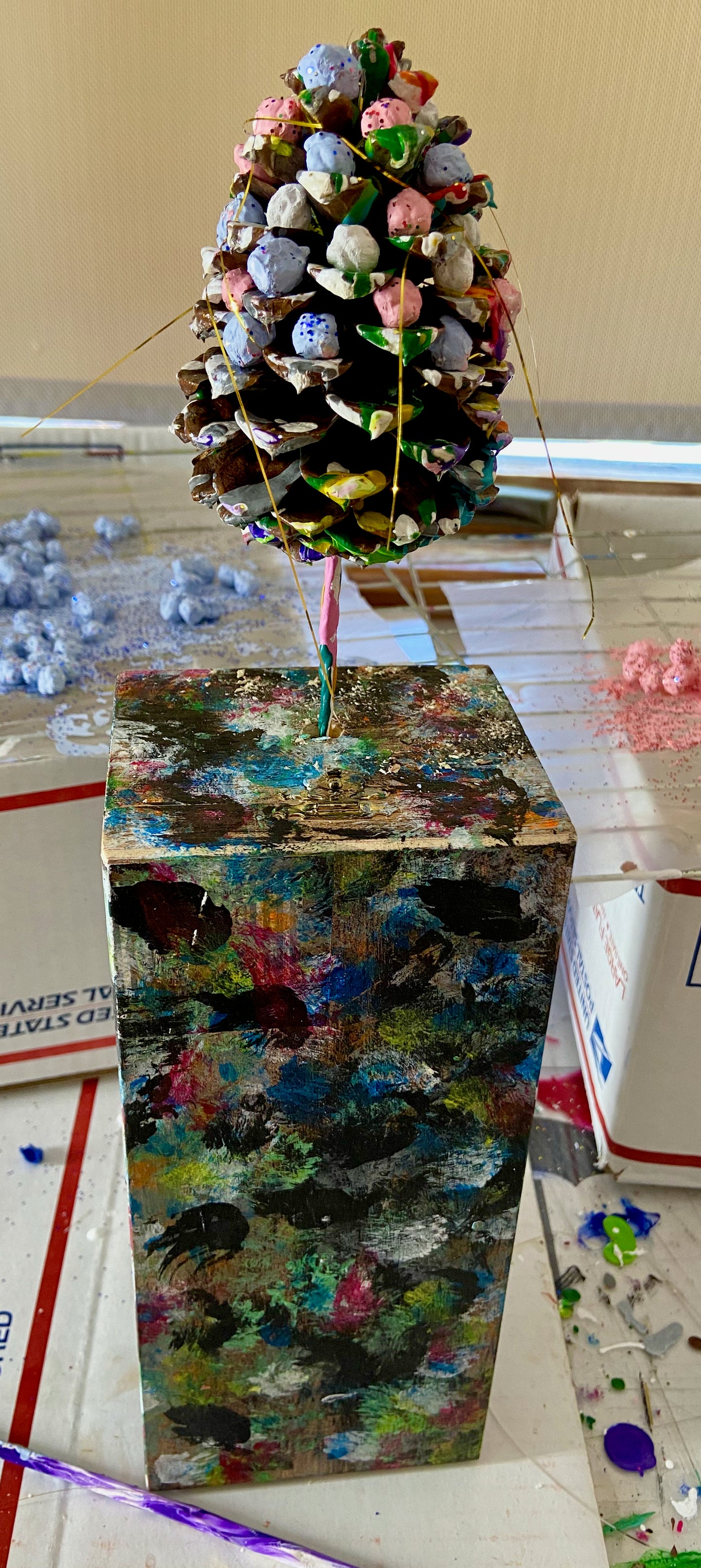 ConeXmas tree in painted cigar box 2